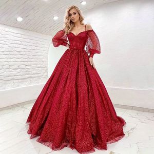 Charmoso Borgonha 2023 Prom Vestra uma linha fora do ombro Mangas compridas Vestidos de noite brilhantes