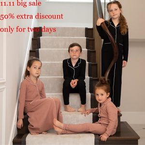 Completi di abbigliamento per ragazze vestiti per la famiglia set per bambini tutina per bambina 230111