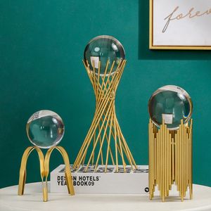 Dekorativa föremål Figurer Nordic Light Luxury Metal Crystal Ball Ornament Creative Home Decor Abstrakt Form Gyllene Iron Crafts Exquisite Gifts 230111