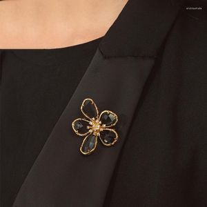 Broşlar Zarif Kadın Şeffaf Çiçek Rhinestone Broş Mücevher Moda Zarif Kristal Pimler Rozetler Bitki Lüks Pin Hediye