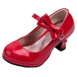 Sapatos planos Princess Leather Dance Girls Party Bow Shiny Solid Red Color Hight Hight para crianças