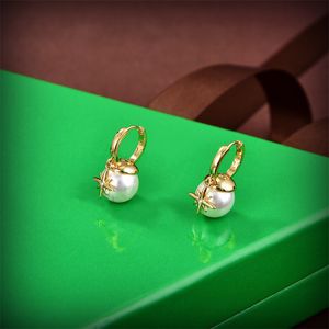 Kvinnor Fashion Earring Classic Letters Golden Pearl Sparkling Diamond Ear Studs H￶gkvalitativ lyxdesigner Brand Casual Jewelry 8 Styles