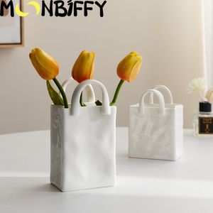 Vazolar İskandinav yaratıcı alışveriş sepeti seramik mini vazo çanta dekorasyonu basit kurutulmuş çiçek aranjmanı masa dekoru sanatı 230111