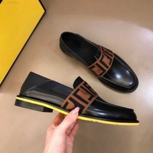 2023 Loafers Men Shoes Pu Leather Ankle Solid Slip on Wedding Party Fashion Chaussure Homme Dh011-e