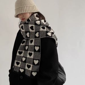 Lenços de lã de lã de malha amor coração xadrez preto espessado espessado inverno de inverno feminino presente de natal do ano 230106