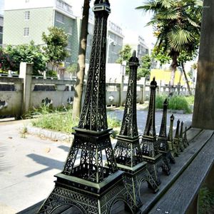 Dekorativa figurer Effiel Tower Fashion Romantic Retro Metal Crafts Vintage Bronze Tone Paris figur Staty Heminredning