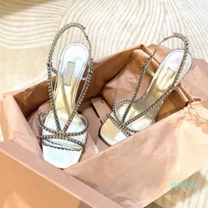 2023-Sandalen Strass-Sandalen für Damen mit dünnen Absätzen, neuer Sommer, mittlerer Absatz, offene Spitze, dünner Gürtel, silberne High Heels, Fee