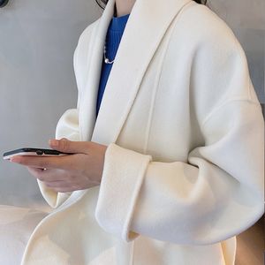 Mistura de lã feminina Branco puro em revestimento de dupla face de lacta de dupla face para cima elegante sobretudo para roupas de outono de inverno com o cinto de comprimento regular 230112