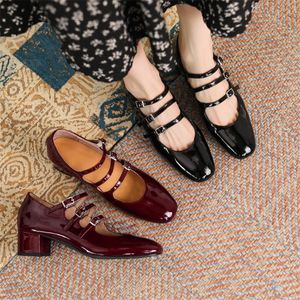 حذاء اللباس 2023 ربيع صيف ماري جين براءة اختراع امرأة حذاء حذاء فرنسي مربع أخمص القدمين الكعب الكثيف سميك حزام حزام مضخات 230113