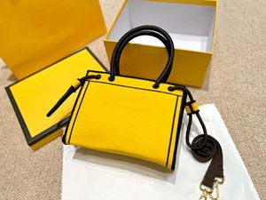 Fashion Bag Designer Womens Handbag Mini Quilted och broderad slät kohud Jacquard -foder justerbar axelrem mångsidig bit