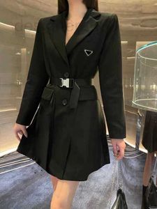 Casual Kleider Designerinnen Frauengürtel Eingebautes Rock Frühlingssommer -Sommer -Outwear -Stil mit Budgetbrief Slim Fit Jacket 8wnp