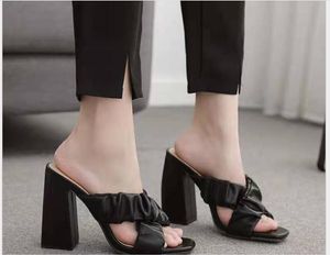 샌들 패션 패션 섹시한 주름 여자 슬리퍼 여름 파티 하이힐 신발 신발 슬라이드 여자 검은