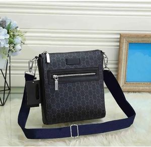Men Shoulder Bags Briefcases Women Cross Body Handbag Fashion Designer Leather Crossbody Postman Bag Business Travel Wallets Purse