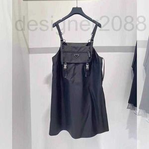 Lässige Kleider Designer Damen-Designer-loses schwarzes ärmelloses Dreieckskleid der italienischen Marke 0MCS