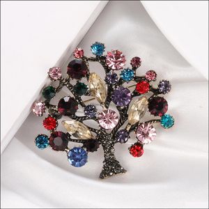 Szpilki broszki drzewa kryszczelne kobiety mężczyźni menu choinka biuro biuro swobodne kolory kryształowe piny broszki prezenty upuszcza biżuteria