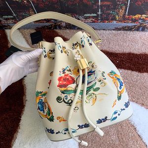 Designer Bucket Bag String Pearl Tote Bags Women Luxury Rhinestone Handbags Flowers Purse Super Quality Cowhide Genuine Leather Large Capacity Gold Hardware Lock