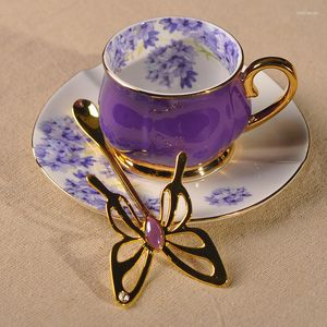 Tazze Piattini Set di tazze da tè di lusso europeo Ceramica Bordo dorato e piattino Moda Bone China Tazza Taza Cafe Espresso AC50BD