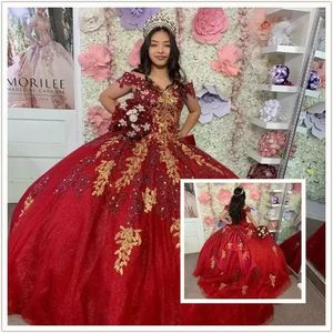 Quinceanera Ball Gownドレスレッドレースチュールオフショルダーゴールドアップリケクリスタルビーズ床の長さプラスサイズのプロムイブニングドレス403