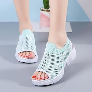 Sandaler plus storlek 41 42 Plattform Platta kilar Sneakers Women 2023 Fashion Woman Peep Toe Black Female Gladiator Sandalias