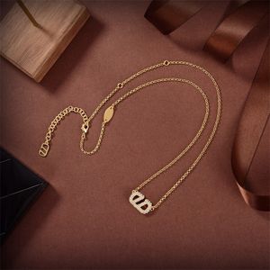 23 Luxus-Designer-Marken-Anhänger-Halsketten, Kette, 18 Karat vergoldet, Crysatl-Strass-Pullover, Newklace für Frauen, Hochzeits-Schmuck-Accessoires