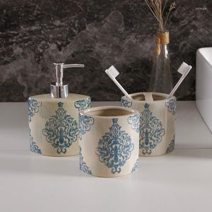 Conjunto de acessórios de banho Criatividade Cerâmica Banheiro azul e branco Porcelana pintada de desktop garrafas da casa europeia Acessórios modernos