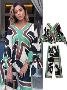 Kvinnors tvåbitar byxor 2023 Kvinnor Suits 2 Set Fashion Chic Print Camouflage Loose V-Neck kostym Casual Street Youth