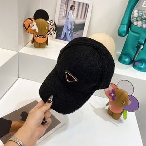 Casquette Дизайнерские треугольные кепки для женщин Приталенные бейсбольные кепки Шляпы Luxurys Солнцезащитные козырьки Мужские кепки P Ведро Hat Bonnet Beanies 2301142D