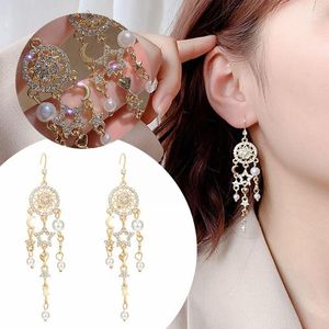 Brincos de argolas Brincho de abelha Longo temperamento retro fêmea Tassel Tassel Fashion Light Personalidade Super Pearl