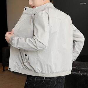 Kurtki męskie Sprzedaj 2023 Spring Streetwear Solid Color Kurtka stand-up Bomber Autumn Thin Pleats Outdoor Sport Tops Ubranie