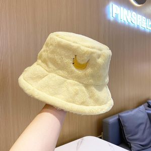 Cappelli a tesa larga Marca Pelliccia sintetica Inverno Panama Donna Protezione solare esterna Cappello a secchiello Moda femminile Frutta Ricamo Tappo per bacino Cappellini per il sole