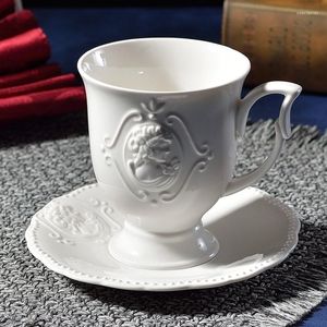 Xícaras pires de pirrosas de café retro cerâmico europeias xícara de café e placa de 350 ml em relevo personalizado caneca de chá de água