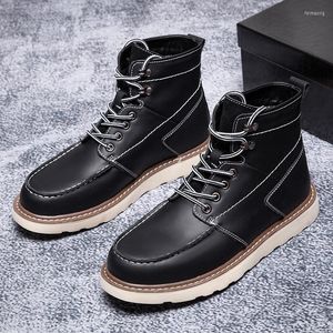 Boots Designer artesanal Big Size Men Sapatos Vintage British tornozelo real Ferramentas de couro Autumn Desert Motorcycle