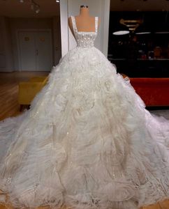 Luxury Ball Gown Wedding Dresses Sleeveless Bateau Strapas Sparkly Sequins Appliques Beaded Lace Ruffles Formal Bridal Gowns Plus Size Custom Made Vestido de novia