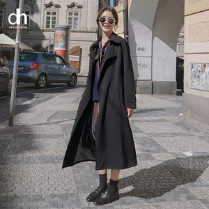 Trench da donna DH Moda lungo cappotto nero Capispalla femminile Primavera Autunno per le donne con cintura Spolverino impermeabile Mantello Lady