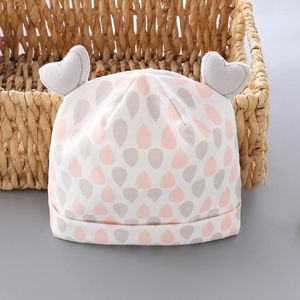 Cappelli Cappello da bambino stampato Tutto-fiammifero Cartoon Love Heart Corna Design Cotton Skin Affinity Beanie Cap per gli accessori per neonati nati in estate