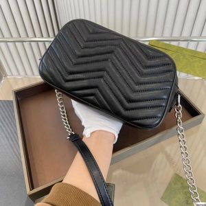 Luxurys kadın zincir crossbody çanta tasarımcıları v dalga desen omuz çantaları haberci çantalar Pruse zincir tote