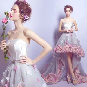 Ballkleid-Hochzeitskleider, Herz-Korsett, hoch-tiefer Sweep-Zug, Prinzessin-Brautkleider, Perlenspitze, Perlen-Hochzeitskleider, handgefertigte 3D-Blumenroben de Mariee