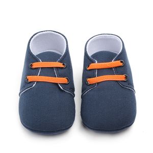 Första vandrare baby småbarnskor mjuk ensam baby skor sport casual sko pojkar flickor bekväma gå utomhus duk sneakers mode 230114