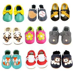 Primeiros caminhantes Sapatos infantis unissex Baby Toddle Shoe Born Baby Soled Soled Cowide Bottom Skid Profrof Boys Girls Animal Primeiros Walkers 0-24 Month 230114