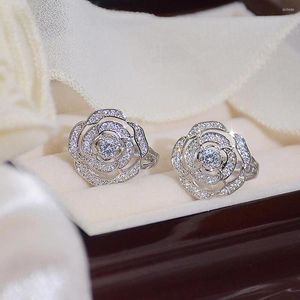 Kolczyki Hoop Huitan Bransling Flower for Lady Full Baved CZ Stone Srebrny kolor/złoty kolor Kobiety Wedding zaręczynowy biżuteria 2023