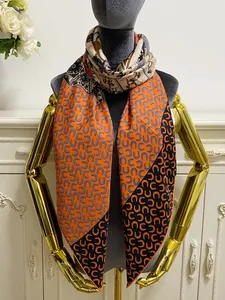 女性の四角いスカーフショール100％ツールシルク素材オレンジパイントポーカー馬パターンサイズ130cm-130cm