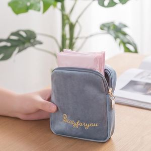 Bolsas de armazenamento Moda Velvet Bolsa Cosmética Girls Autora Dobina Toalha Toalha Pouca Sanitária Mini Mulheres Discursadas Cute