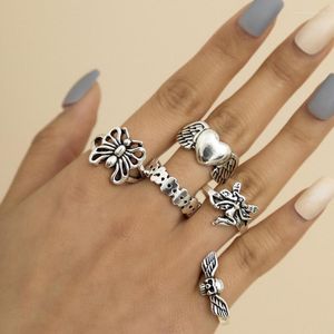 Bröllopsringar Punk Hip Hop 2023 Est Trend Silver Plated Skull Heart Butterfly Geometric Set for Women High Quality Jewelry Gift