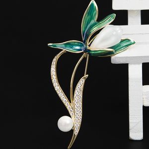 Luxury Imitation Pearl Magnolia Brooch for Women Inlaid Zircon Enamel Flower Brooch Pin Suit Coat Fashion Jewelry Gift