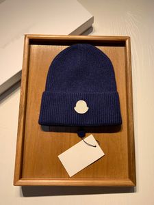 2022 Tasarımcı bere şapka erkek ve kadın ilkbahar ve kış gezisi sıcak örme şapka sıcak stil moda klasik