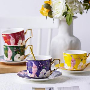 Tazze Piattini Set da caffè in porcellana Set da tè in ceramica con cucchiaio Stoviglie Regalo di compleanno Regalo di nozze 250ML Mano dorata