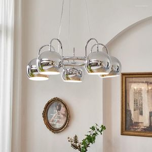 Hängslampor silver ledande ljuskronor levande matsal ljuskrona nordiskt modernt sovrum antik spegel designer stor
