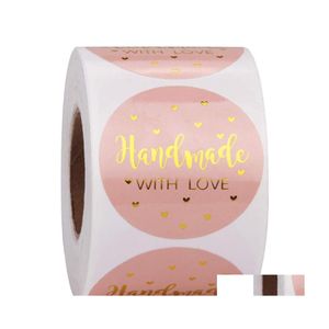 Självhäftande klistermärken 500 st handgjorda med kärlek Kraftpapper 25mm rosa runda etiketter bakning bröllop fest dekoration klistermärke drop leverans dhbph