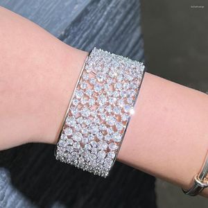 Bangle cwwzircons underbara runda kubiska zirkoniumpellverade vita guldfärg lyxiga stora breda bröllop brudarmband för kvinnor bg052