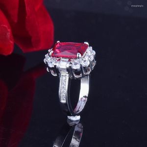Pierścienie ślubne luksusowa modna srebrna prostokąta zaręczyny otwarte dla kobiet Shine Red C Stone InLay Modne zespoły biżuterii